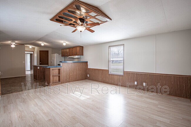 Building Photo - 1345 FM 405 Unit 7