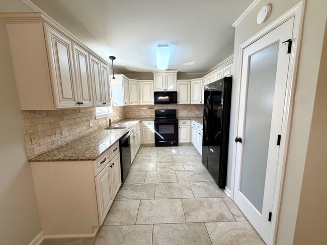 Building Photo - 18277 Autumn View Dr