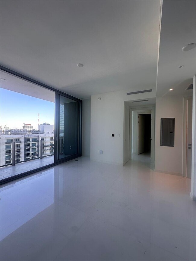 Building Photo - 300 Biscayne Blvd Way