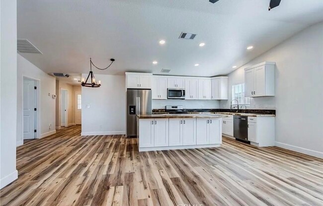 Foto del edificio - 6548 Quail Spring Ave