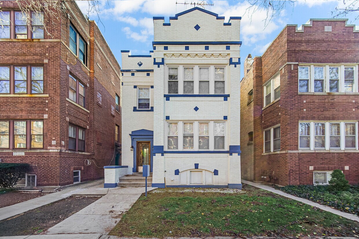 Foto principal - 6441 N Seeley Ave