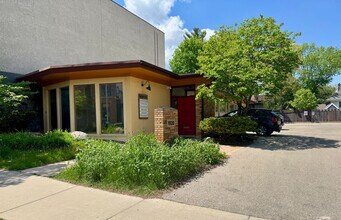 Building Photo - 1920 Monroe St