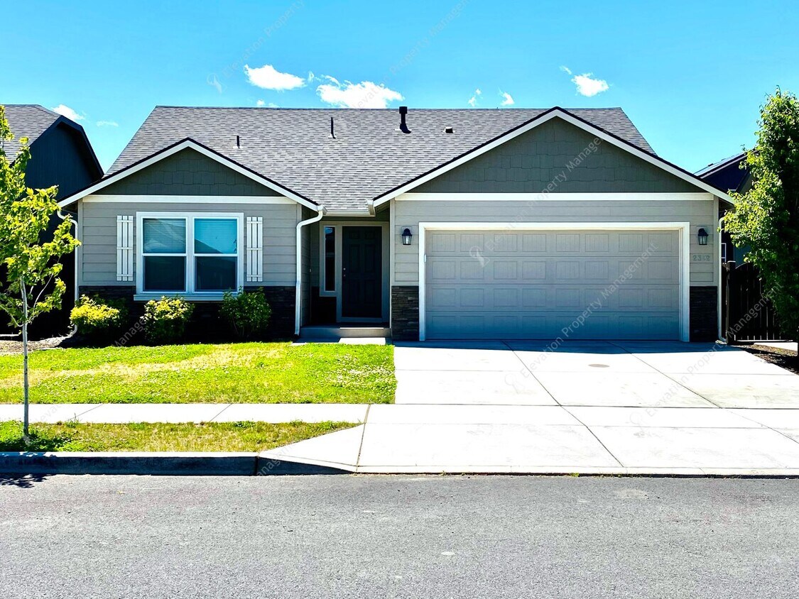 Primary Photo - Charming 3-Bedroom, 2-Bath NW Redmond Home
