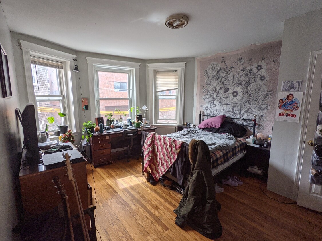 Primary Photo - 158 Kelton St