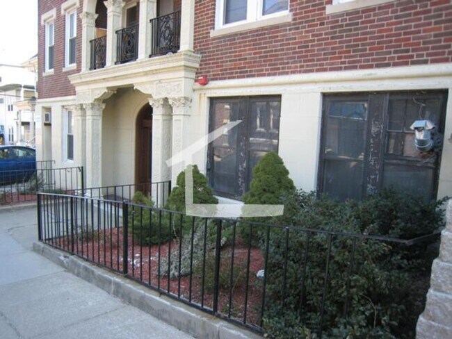 Foto del edificio - $2,400 Brighton 1BR  | Elevator Building | Near Packards Corner