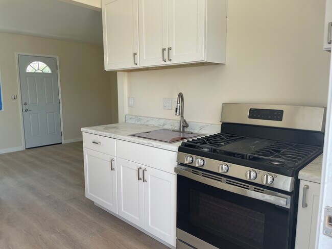 Foto del edificio - 2206 Spring St