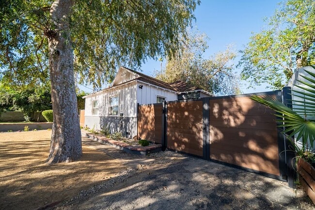 Building Photo - 15745 Leadwell St