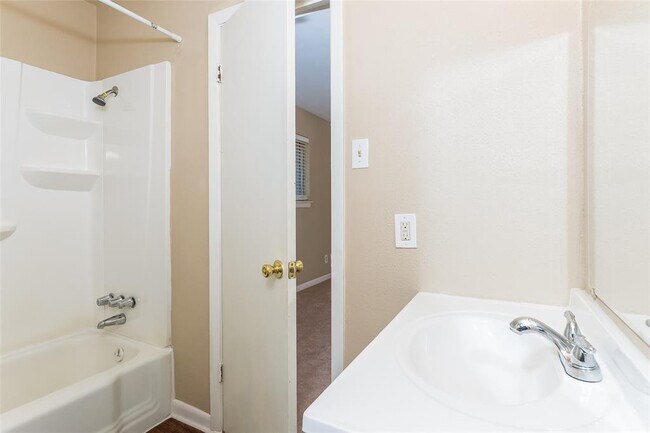 Building Photo - 758 E Princeton Ln