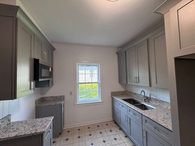 Foto del edificio - 2217 Maple St