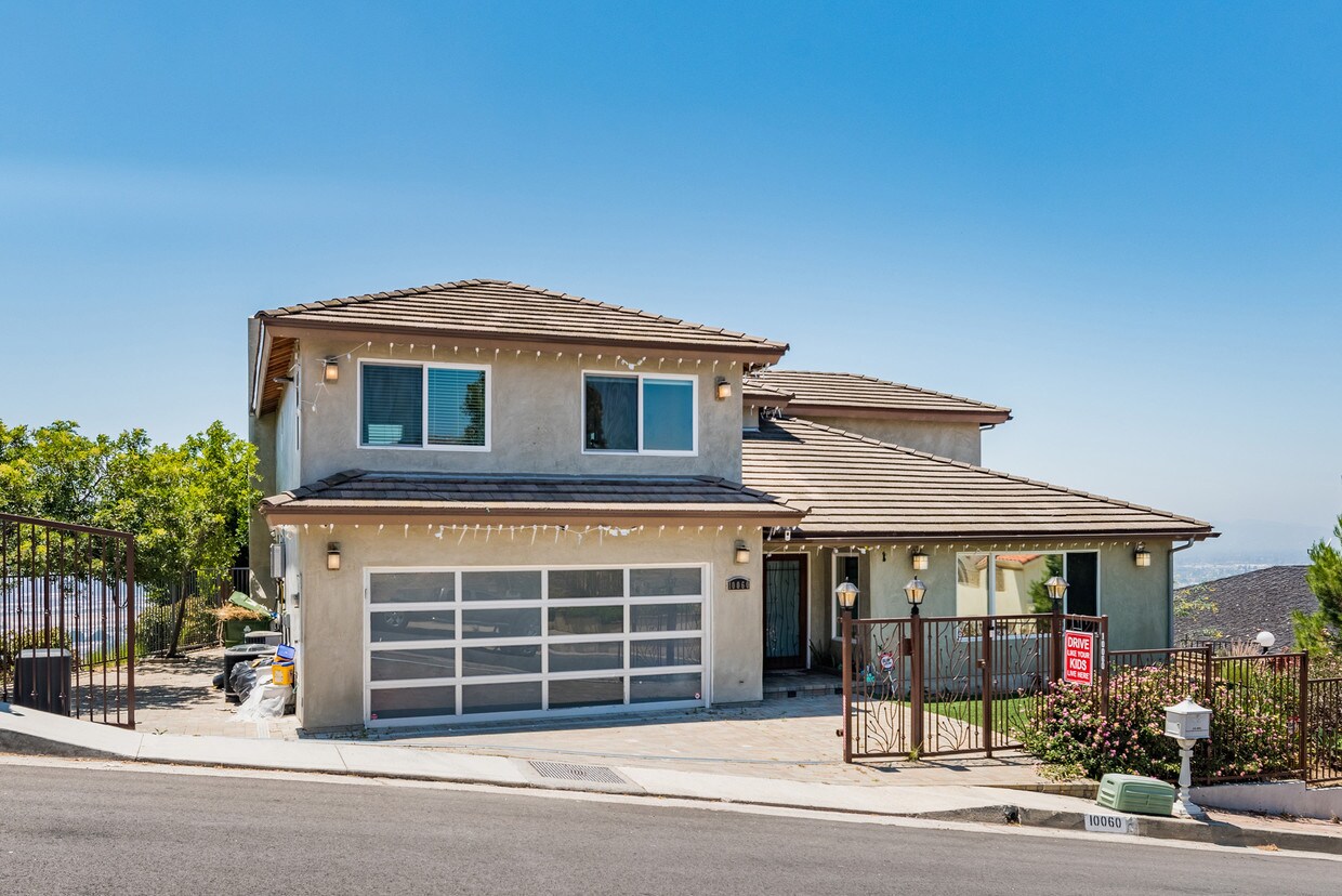 10060 Olivia Terrace, Los Angeles, CA 91352 House Rental in Los