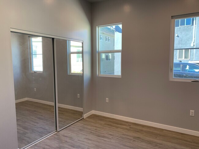 Foto del edificio - 1232 Irolo St