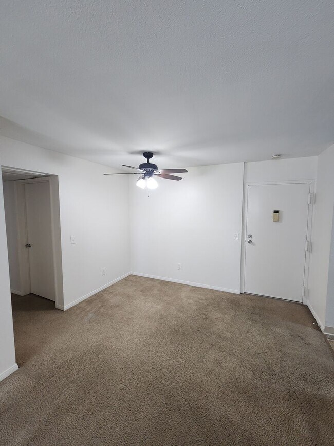 Building Photo - Gorgeous and Comfortable - Dual Master Suites - 2BD/2BA - East Mission Valley
