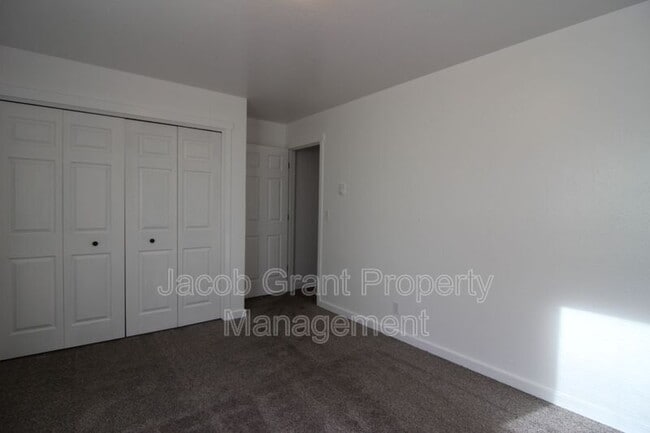 Building Photo - 2158 Stace St