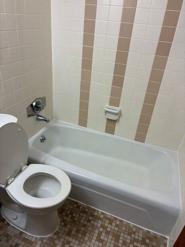 Foto del edificio - Nicely located 1 bed with heat and water included!