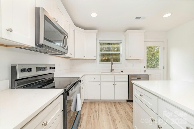 Building Photo - 213 Rosemont Ave