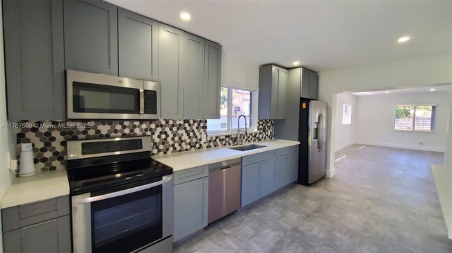 Foto del edificio - 238 NW 45th St
