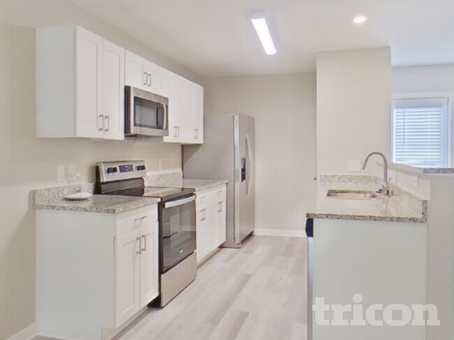 Building Photo - 15684 Del Norte Dr