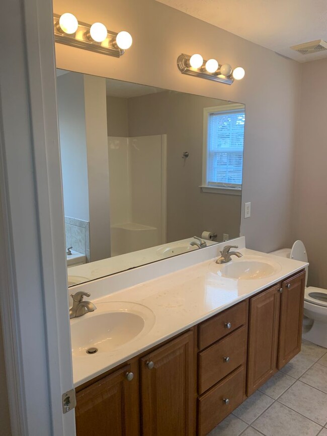 Building Photo - 6216 Castlebrooke Ln
