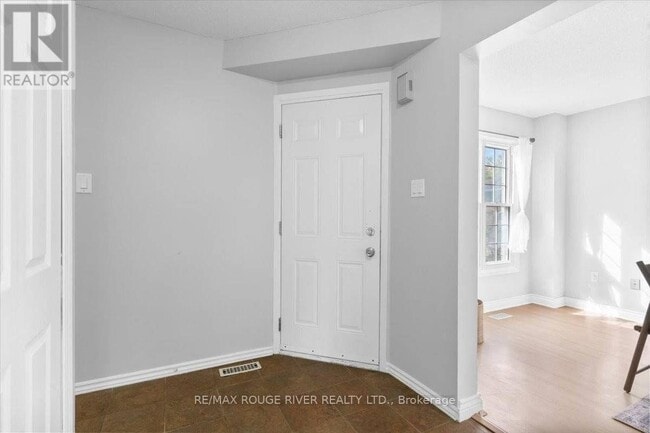 Building Photo - 7 Inglis Ave