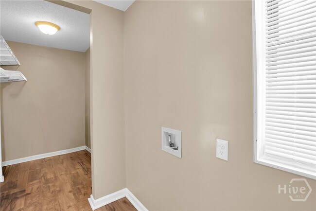 Foto del edificio - 2222 Bacon Park Dr