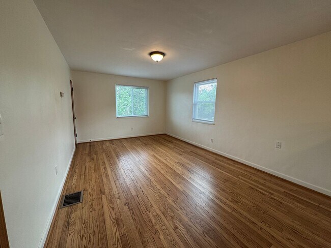 Foto del edificio - 214 Basswood Ave