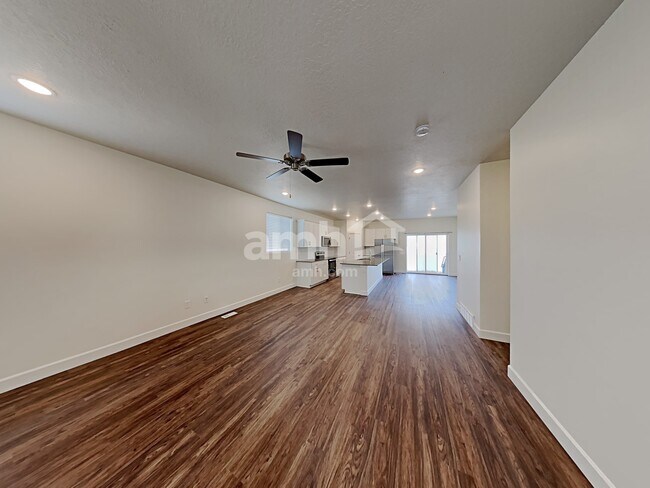 Foto del edificio - 2369 E Frontier St