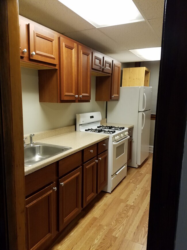 Vista 1 de la cocina - 4631 N Keating Ave