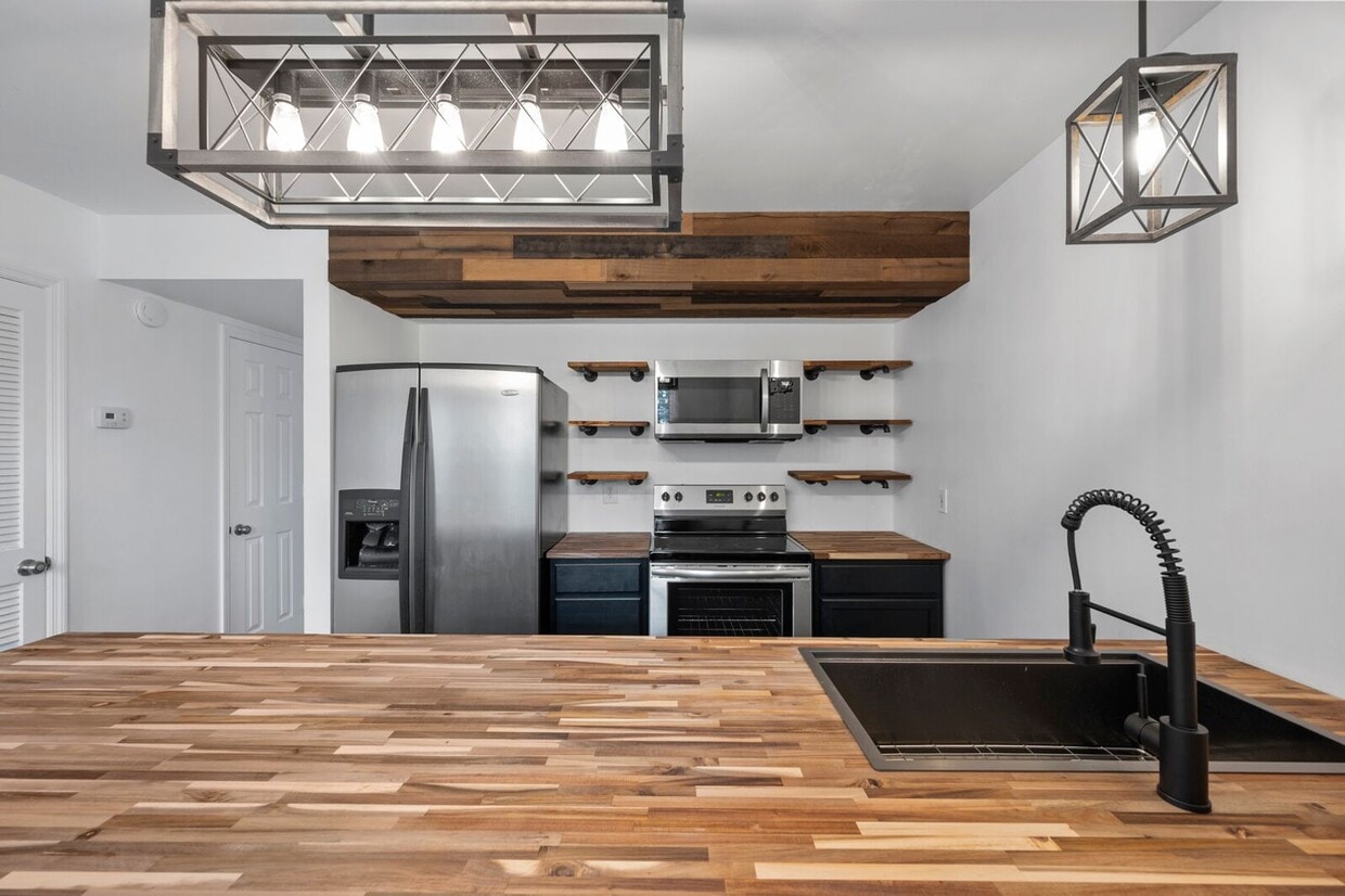 2 bed 1.5 bath townhome for rent in Brentw... - 2 bed 1.5 bath townhome for rent in Brentw...