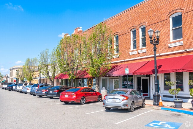 Many of the businesses in the downtown area of Selma are housed in older buildings.
