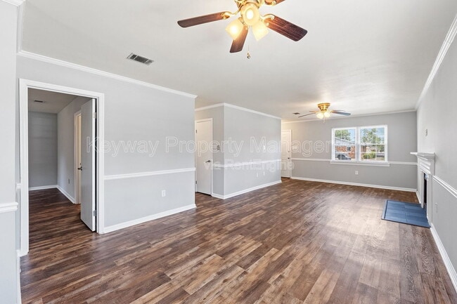 Building Photo - 3933 Miramar Dr Ext