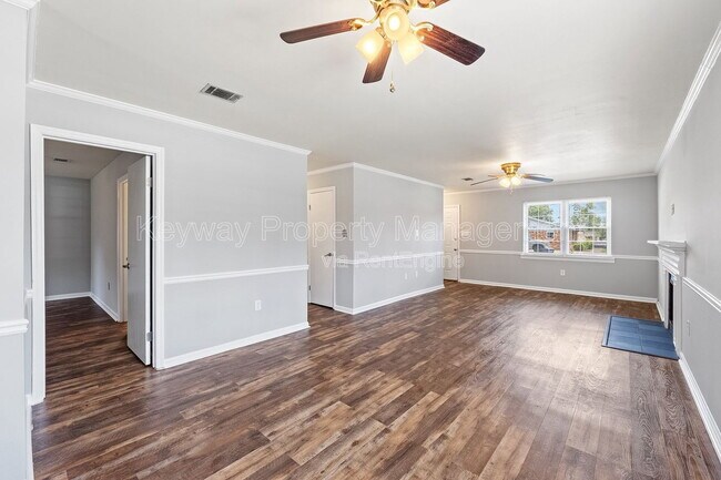 Foto del edificio - 3933 Miramar Dr Ext