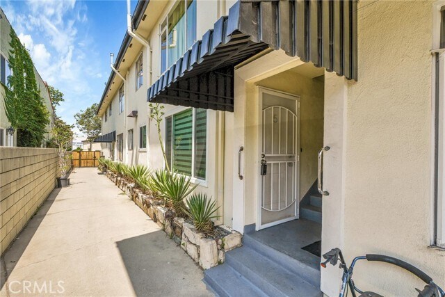 Foto del edificio - 612 N Sycamore Ave