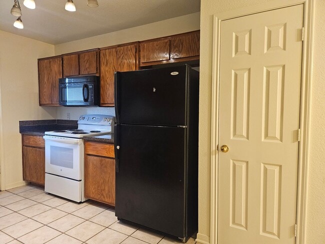 Building Photo - 3015 Cantabrian Dr
