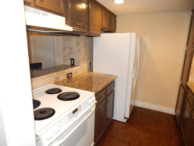 Building Photo - 429 Sunset Dr