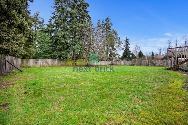 Building Photo - Beautiful remolded Single-family house