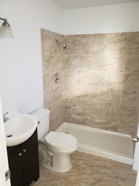 masters bathroom - 3450 Monroe St
