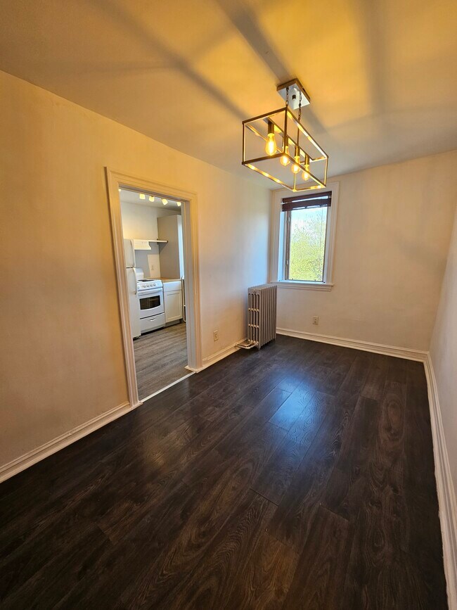Separate Dining room - 29 Erie Av