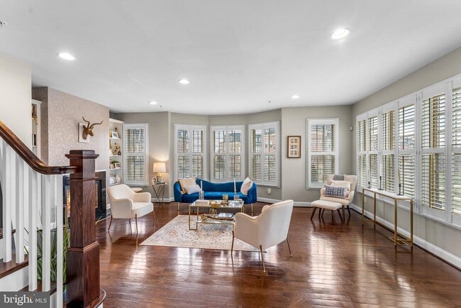 Building Photo - 726 River Mist Dr