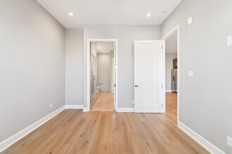 Building Photo - Cityscape Star