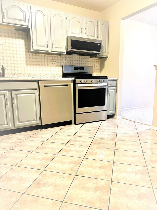 Building Photo - 601 Hanover Ct