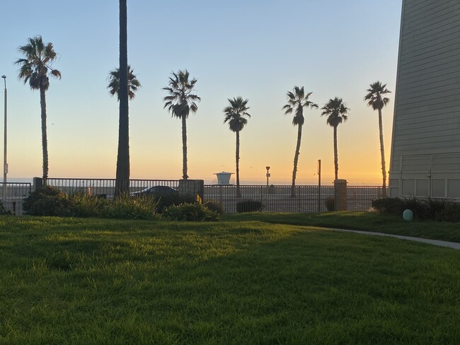 Building Photo - 383 E Surfside Dr