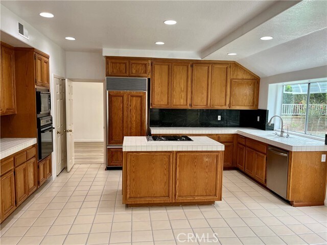 Building Photo - 26601 White Oaks Dr