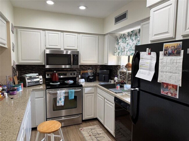 Foto del edificio - 5631 Ashton Lake Dr