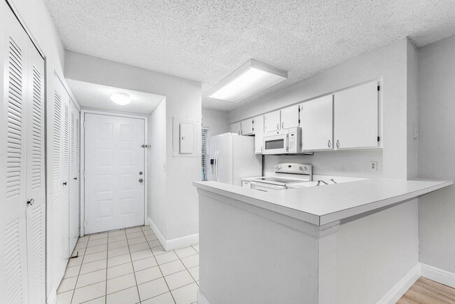 Building Photo - 2230 N Cypress Bend Dr