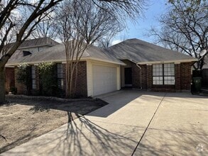 Building Photo - 5618 Fox Hunt Dr
