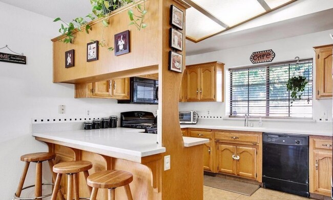 Building Photo - 10601 Sunset Canyon Dr