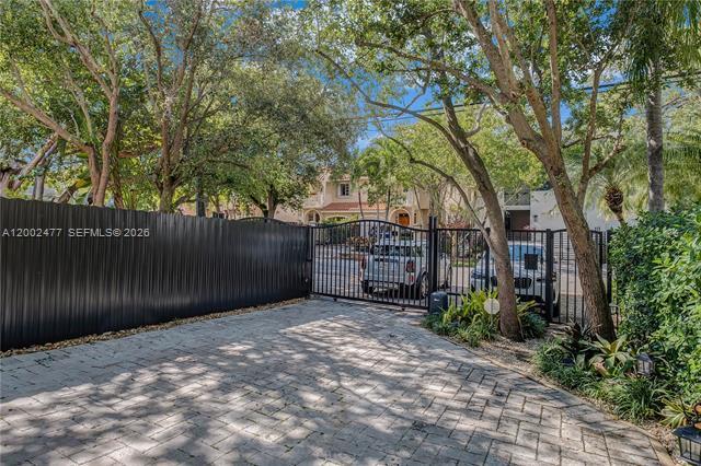 Foto del edificio - 3141 Day Ave