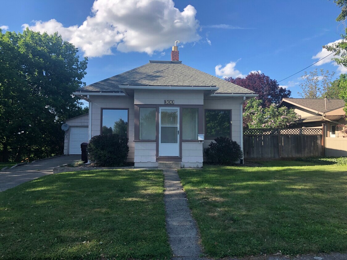 Primary Photo - 300 SE Water St