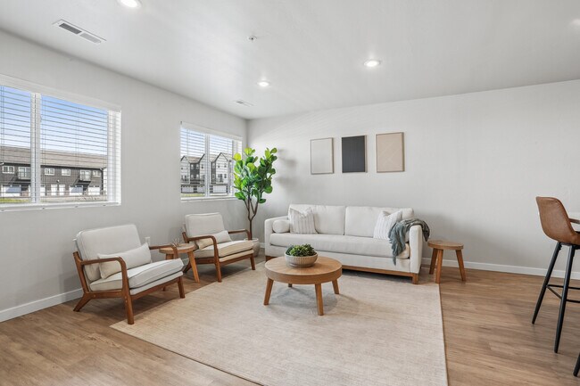 Foto del edificio - 1580 Main Townhomes and Apartments