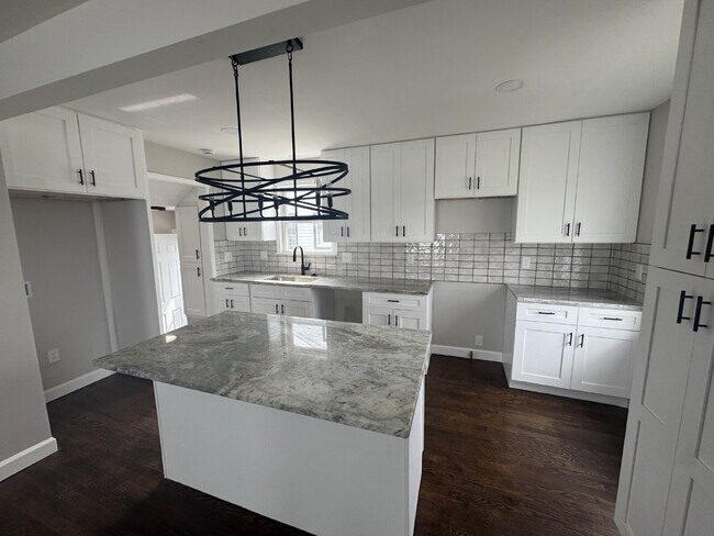 Foto del edificio - Spacious 3-Bed, 2-Bath Home in Berkley